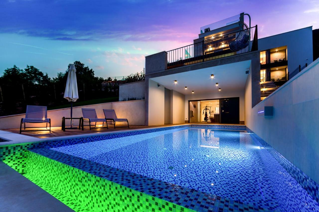 Villa Altavista - Seaview & Relax With Heated Pool & Minigolf Opatija Exteriör bild