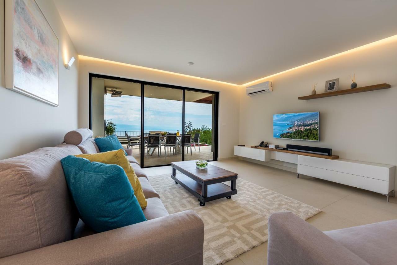 Villa Altavista - Seaview & Relax With Heated Pool & Minigolf Opatija Exteriör bild