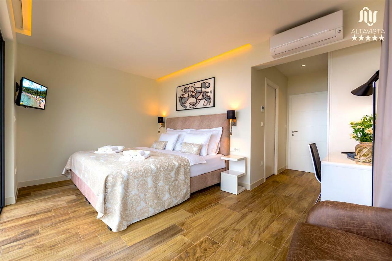 Villa Altavista - Seaview & Relax With Heated Pool & Minigolf Opatija Exteriör bild