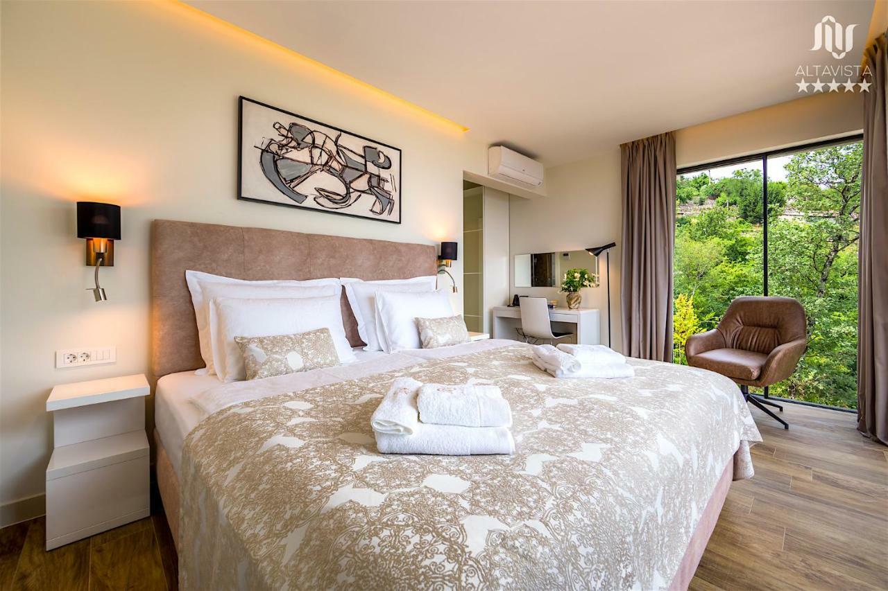 Villa Altavista - Seaview & Relax With Heated Pool & Minigolf Opatija Exteriör bild