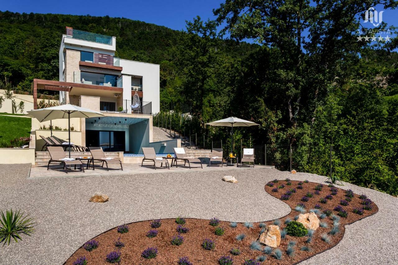Villa Altavista - Seaview & Relax With Heated Pool & Minigolf Opatija Exteriör bild