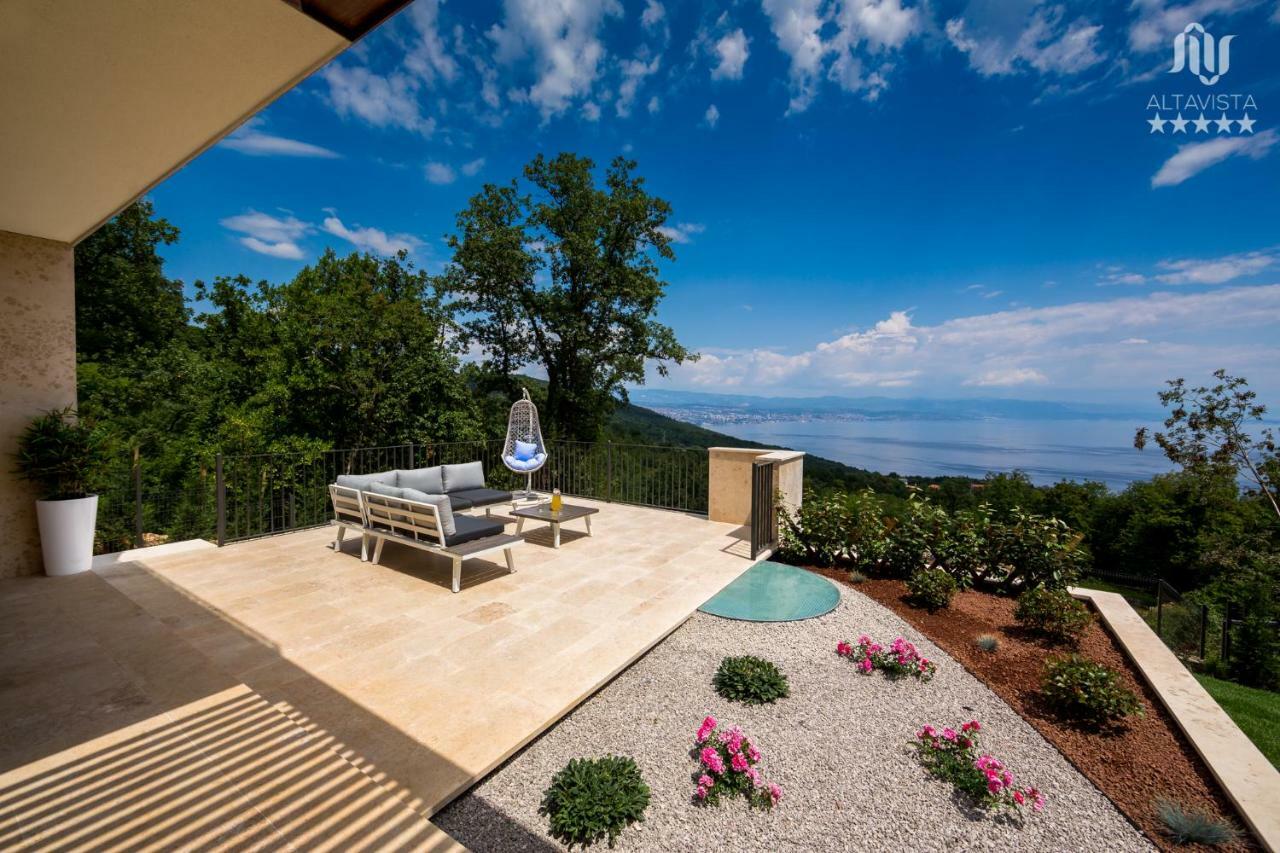Villa Altavista - Seaview & Relax With Heated Pool & Minigolf Opatija Exteriör bild