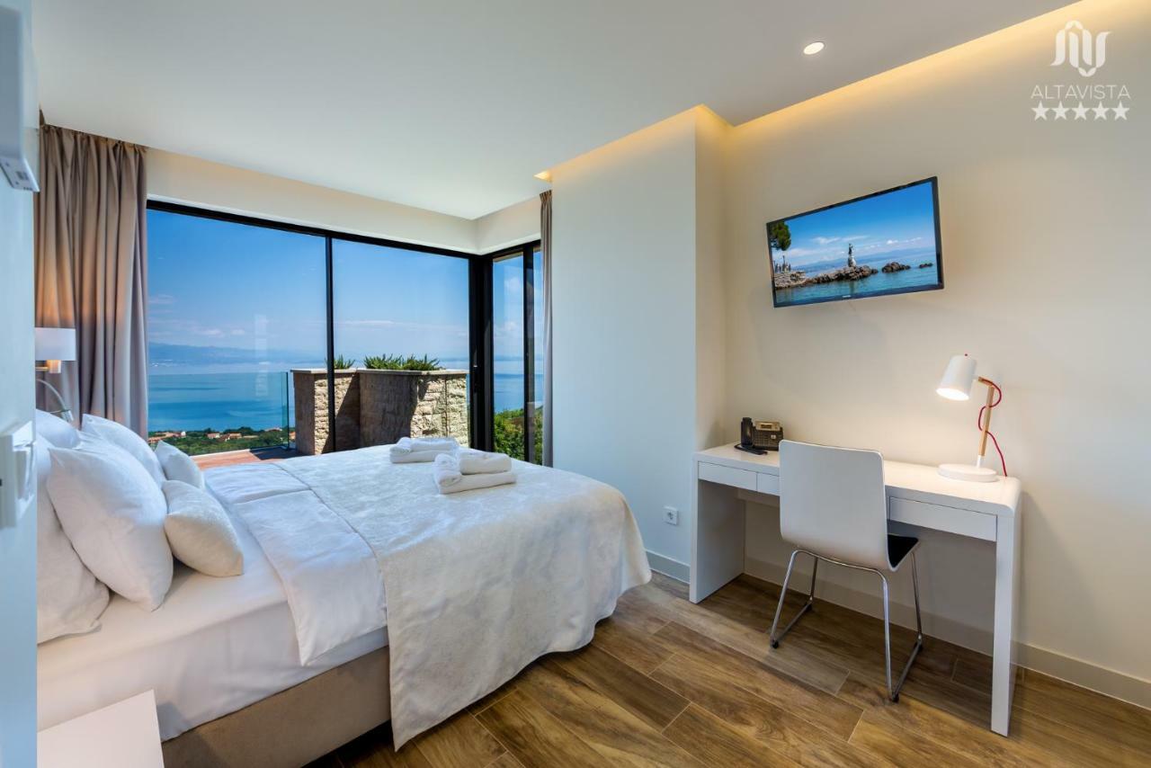 Villa Altavista - Seaview & Relax With Heated Pool & Minigolf Opatija Exteriör bild