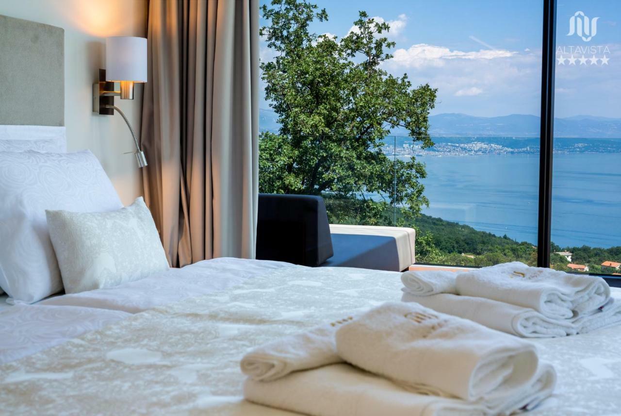 Villa Altavista - Seaview & Relax With Heated Pool & Minigolf Opatija Exteriör bild