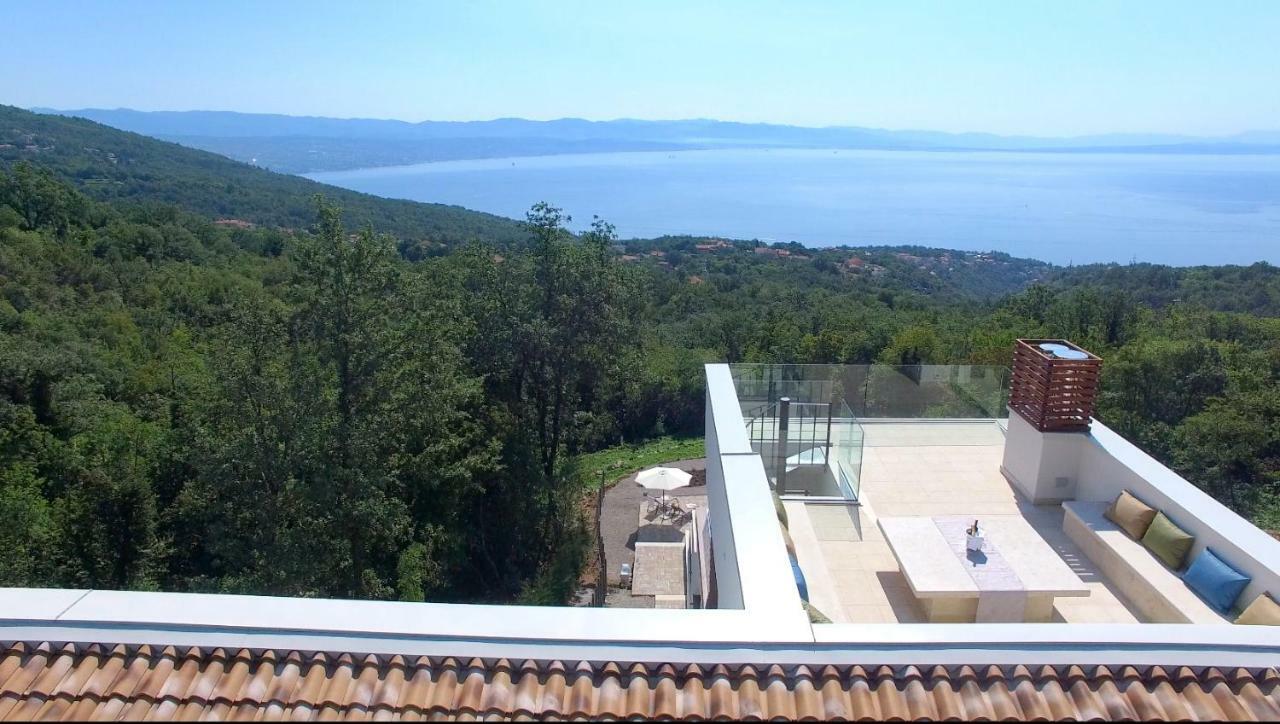 Villa Altavista - Seaview & Relax With Heated Pool & Minigolf Opatija Exteriör bild