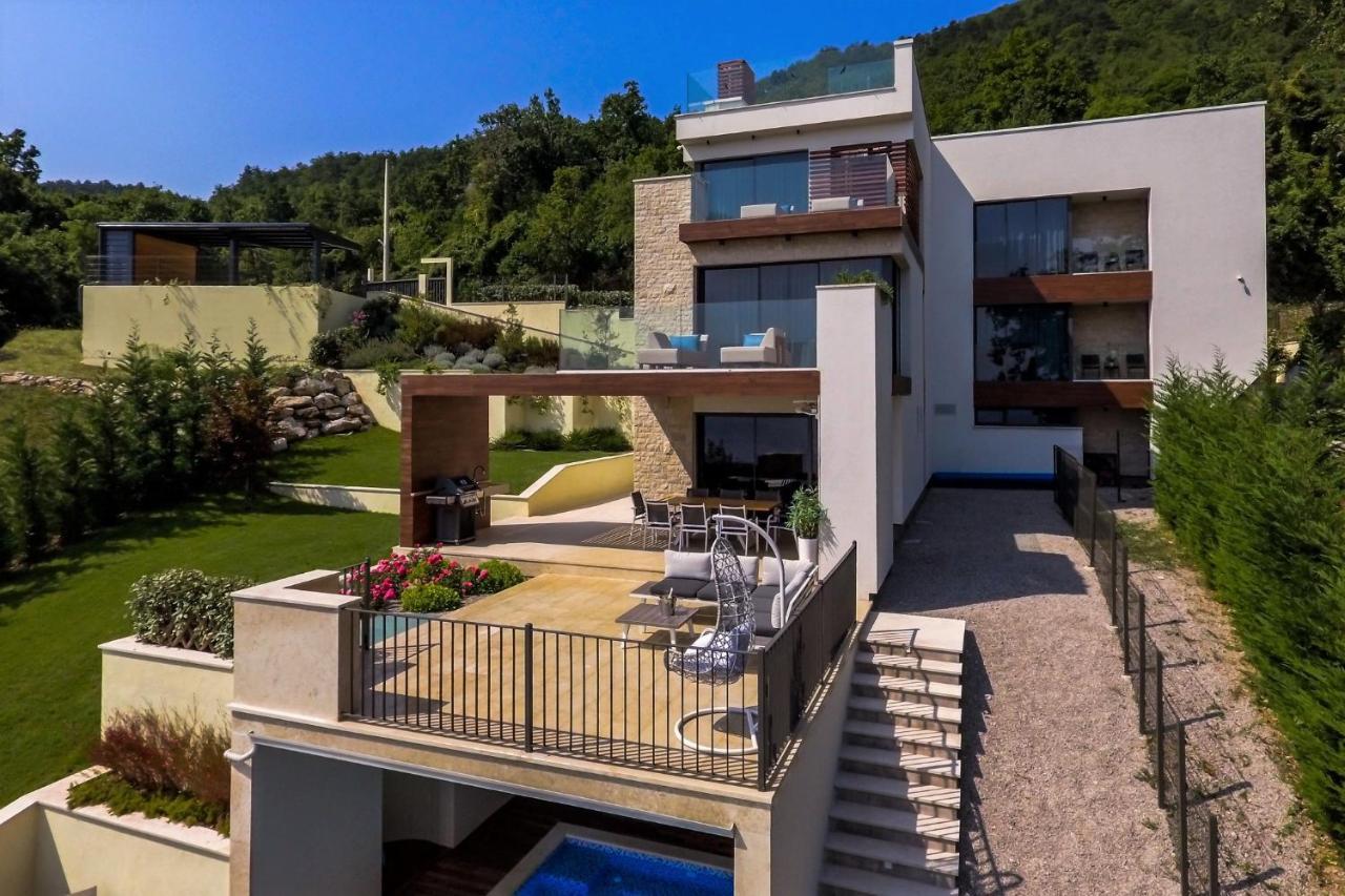 Villa Altavista - Seaview & Relax With Heated Pool & Minigolf Opatija Exteriör bild