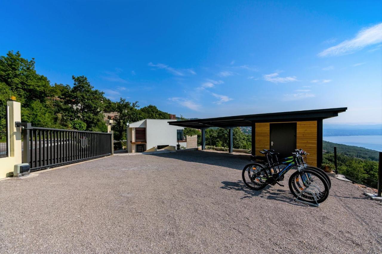 Villa Altavista - Seaview & Relax With Heated Pool & Minigolf Opatija Exteriör bild