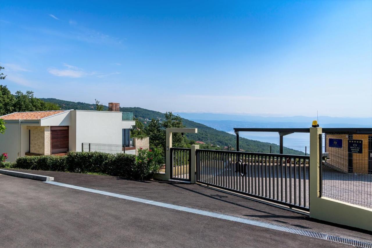 Villa Altavista - Seaview & Relax With Heated Pool & Minigolf Opatija Exteriör bild